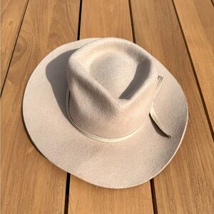 Lack of color never-worn wool hat - Small